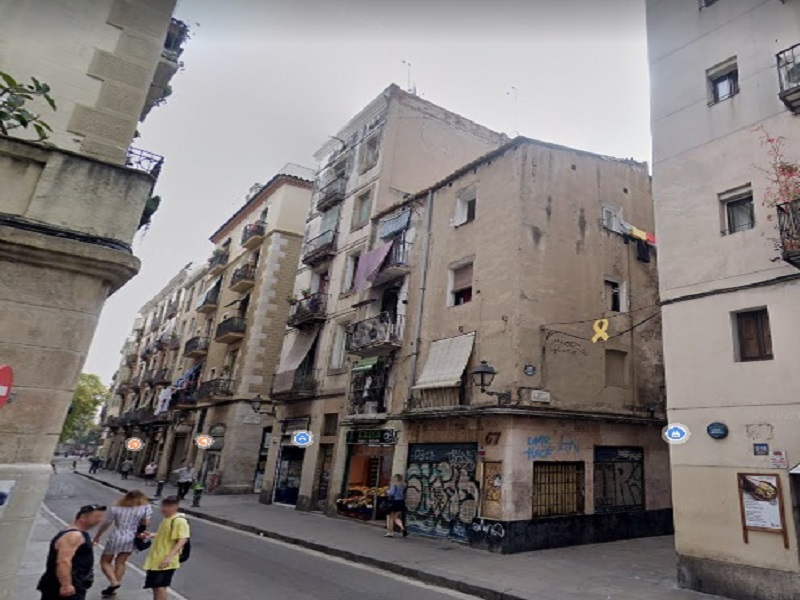 Partially restored flat of 40 m2 in Ciutat Vella, Raval