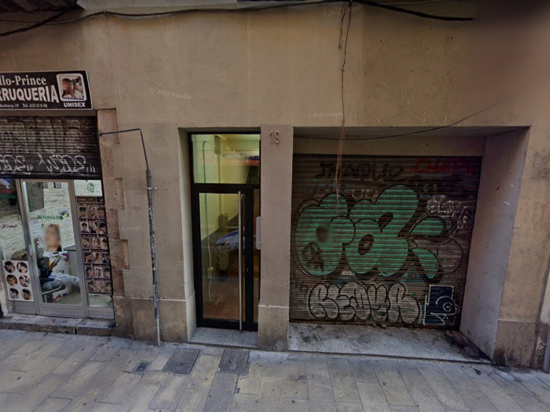 Partially restored flat of 20 m2 in Ciutat Vella, Raval