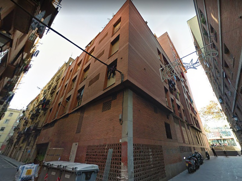 Partially restored flat of 40 m2 in Ciutat Vella, Raval