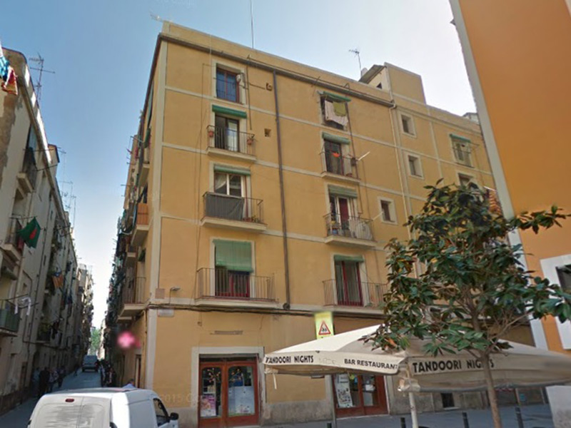 For renovation flat of 80.00 m2 in Ciutat Vella, Raval