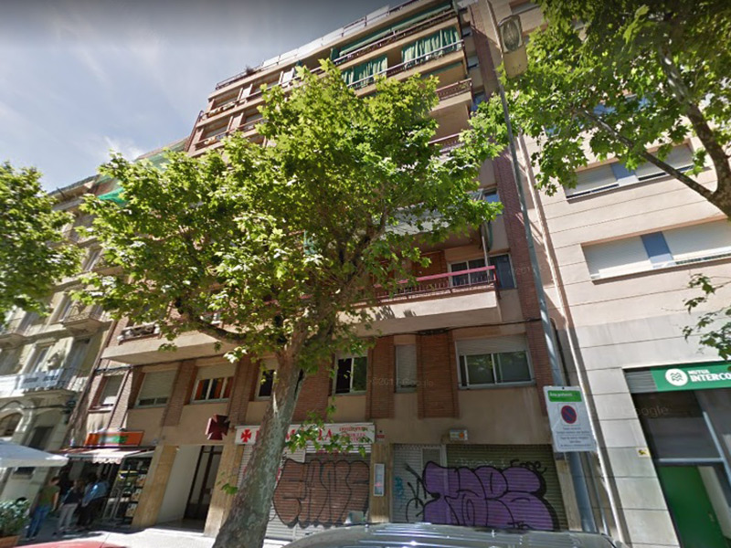 Partially restored flat of 82 m2 in L'Eixample, el Fort Pienc
