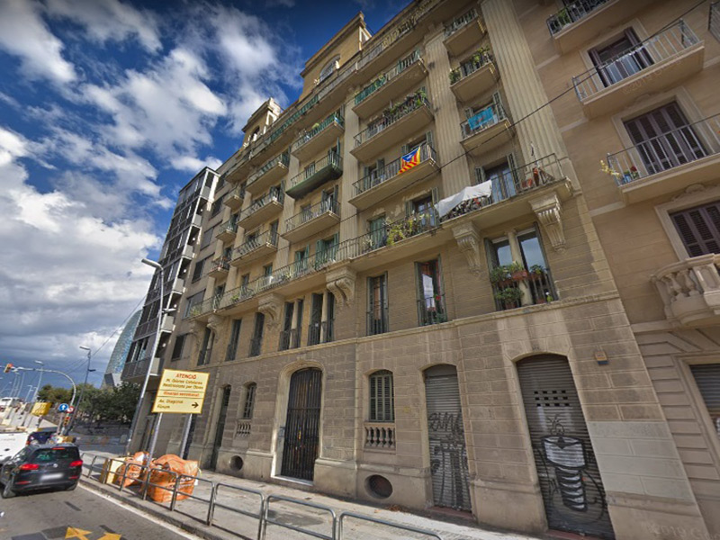 Partially restored flat of 65 m2 in L'Eixample, el Fort Pienc