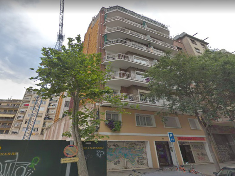 Partially restored flat of 54 m2 in L'Eixample, Sagrada Familia