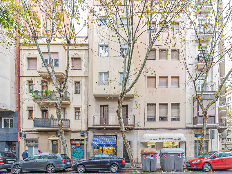For renovation flat of 40 m2 in L'Eixample, Sagrada Familia