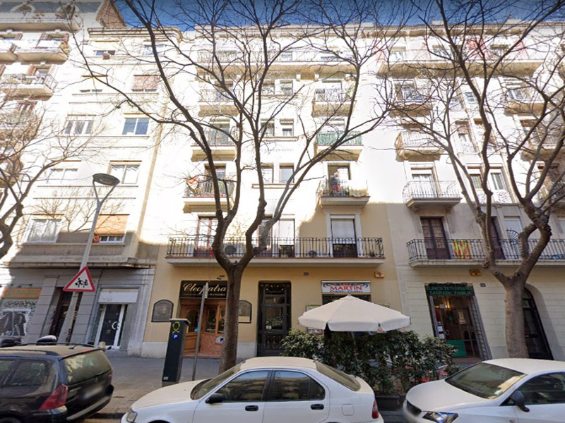 Partially restored flat of 55 m2 in L'Eixample, Sagrada Familia