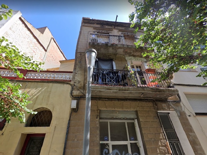 Partially restored flat of 56 m2 in L'Eixample, Sagrada Familia