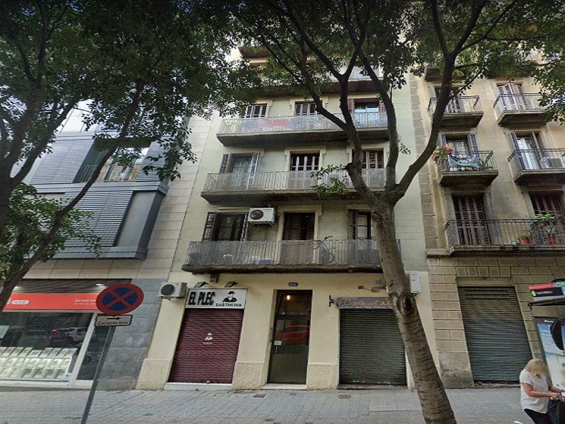 Partially restored flat of 50 m2 in L'Eixample, Sagrada Familia