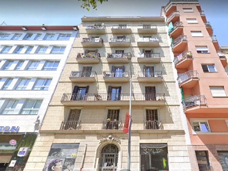 Partially restored flat of 45 m2 in L'Eixample, el Fort Pienc