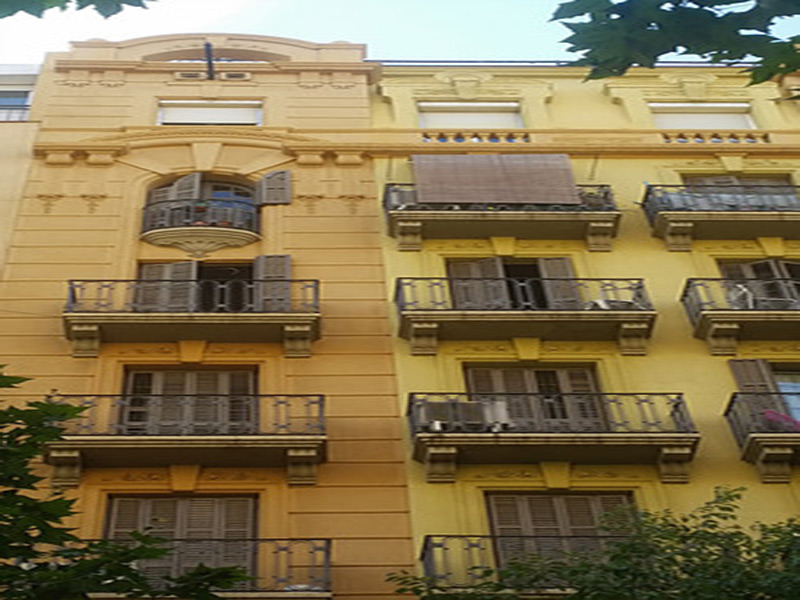 Partially restored flat of 60.00 m2 in L'Eixample, el Fort Pienc