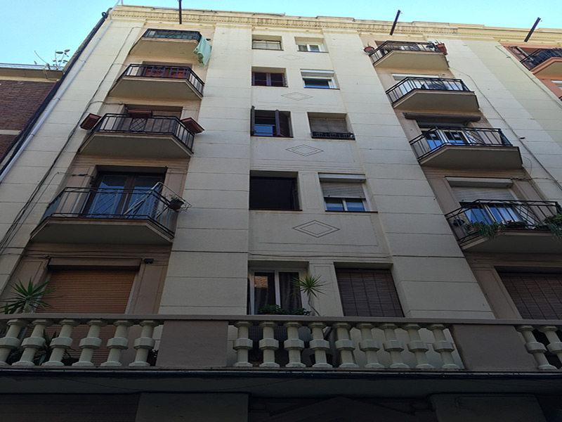 For renovation flat of 64.00 m2 in Sants-Montjuic, Sants-Badal