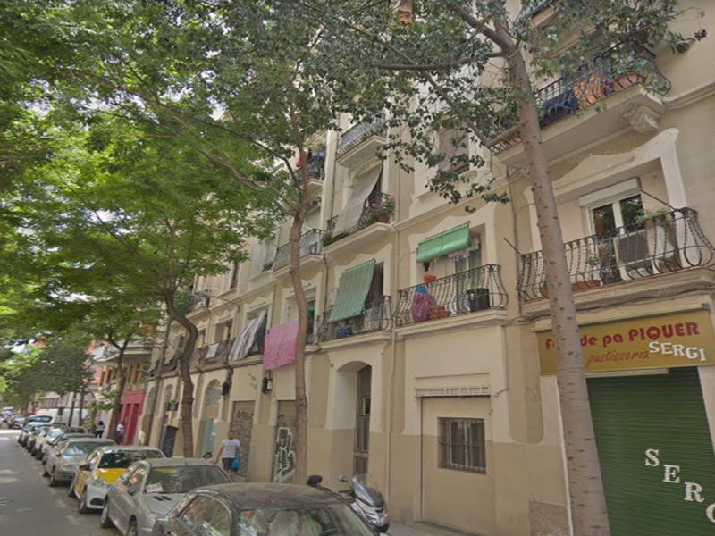 Partially restored flat of 50 m2 in Sants-Montjuic, Poble Sec
