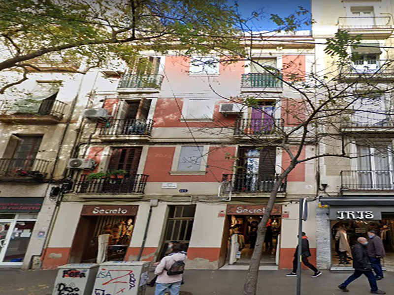 Partially restored flat of 35 m2 in Sants-Montjuic, Hostafrancs
