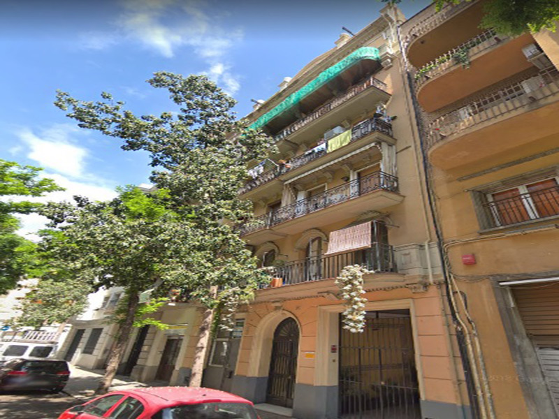 Partially restored flat of 45 m2 in Sants-Montjuic, Poble Sec