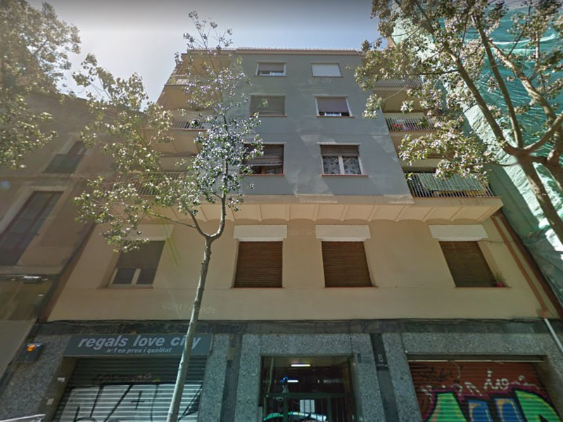 Partially restored flat of 65 m2 in Sants-Montjuic, Poble Sec