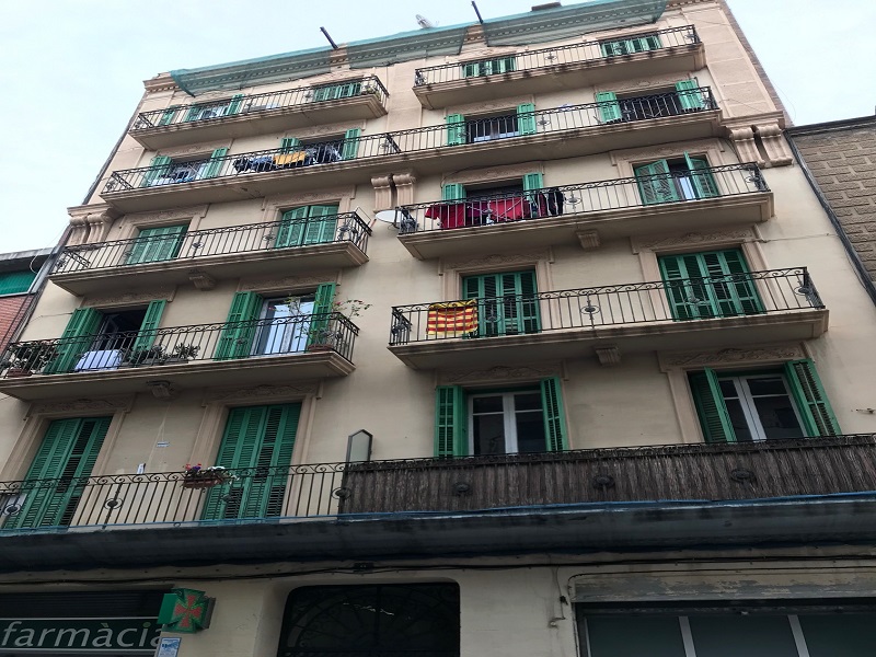 For renovation flat of 60 m2 in Sants-Montjuic, Hostafrancs