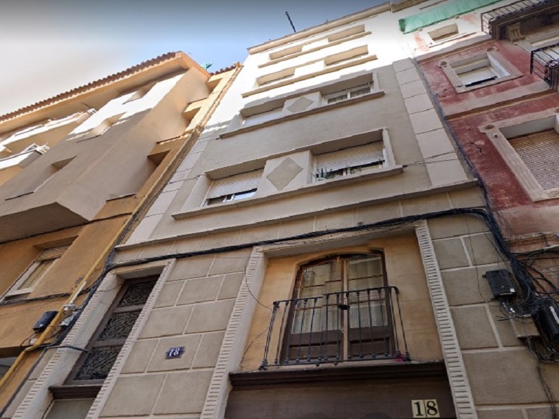 Partially restored flat of 22 m2 in Sants-Montjuic, Poble Sec