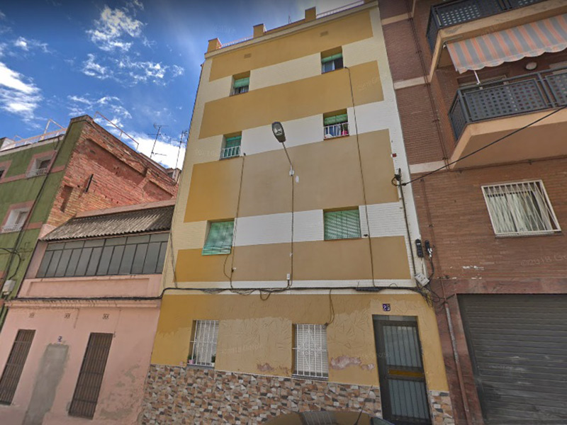Partially restored flat of 50.00 m2 in Nou Barris, Roquetes