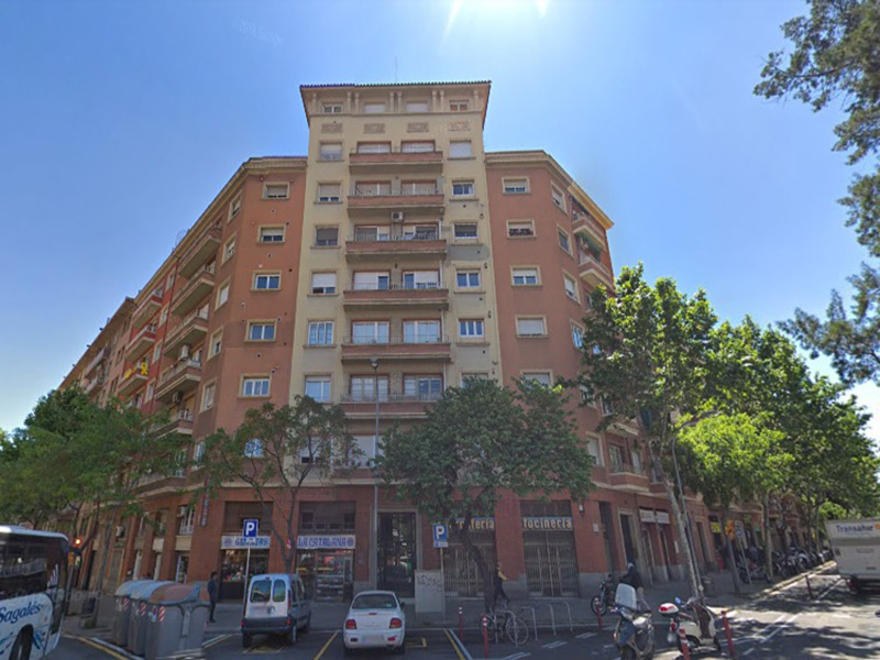 For renovation flat of 77 m2 in Sant Andreu, Navas