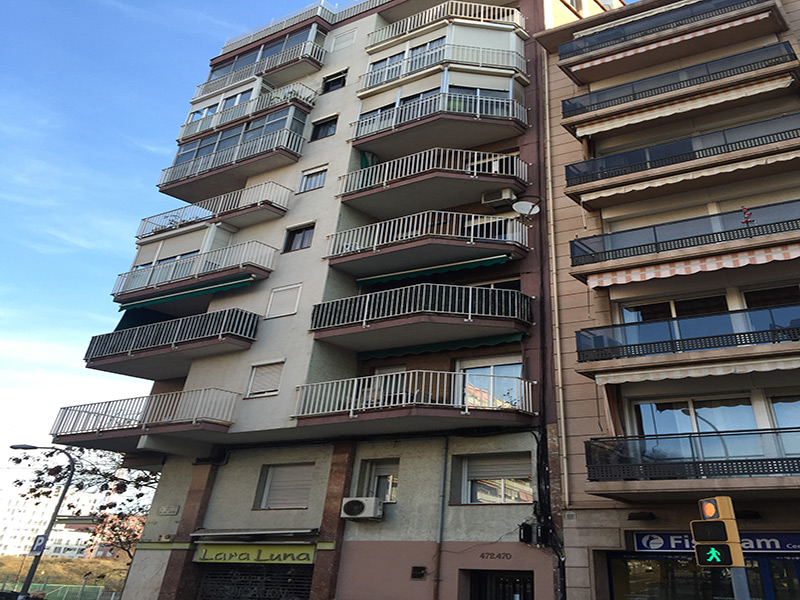 For renovation flat of 75.00 m2 in Sant Andreu, Sant Andreu