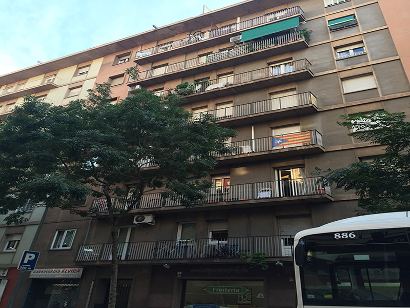 Partially restored flat of 65.00 m2 in Sant Martí, Camp de l'Arpa del Clot