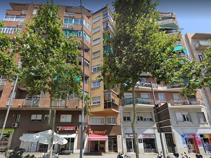 Partially restored flat of 81 m2 in Sant Martí, Clot