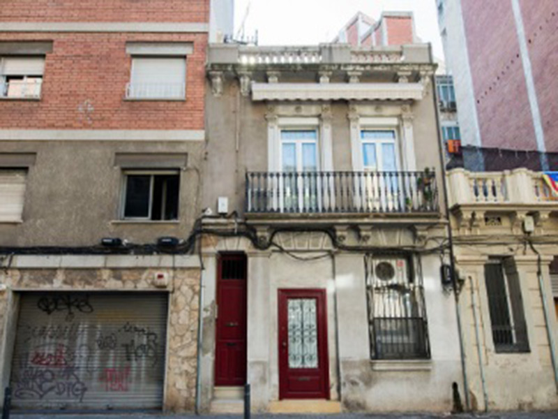 Partially restored flat of 56 m2 in Sant Martí, Camp de l'Arpa del Clot